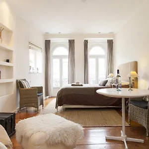 Апартаменты Chic 1-bed Flat With Balcony, View And Workspace, 5mins To Santa Justa Lift